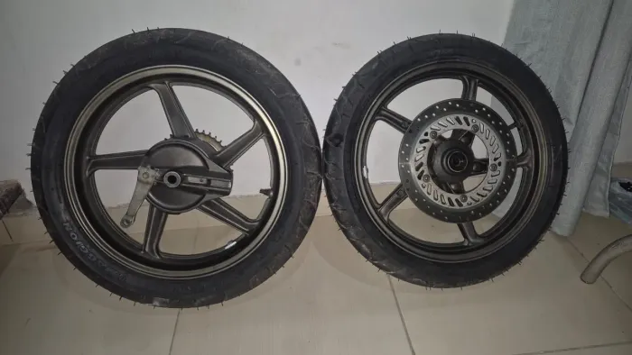 Pneus+Aros 17 130/70 novos 0km