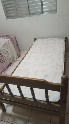 Cama de solteiro com colchao