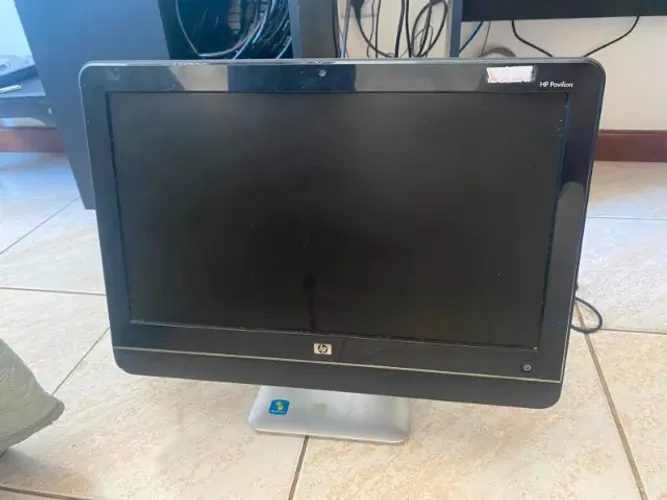 PC ALL IN ONE HP PAVILION - FUNCIONANDO COM PEQUENA MANCHA NA TELA