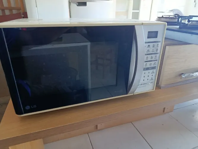 O microonda LG 30 litros