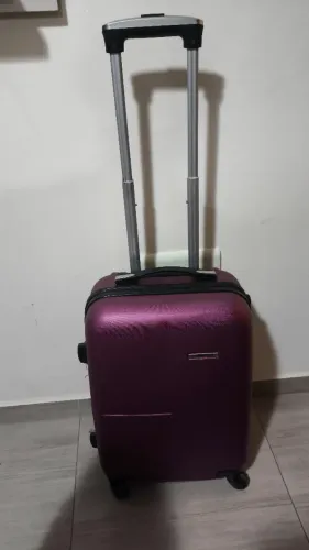 Mala de Viagem Rígida Stradda (Tamanho Bordo / 10kg) - Rodas 360°