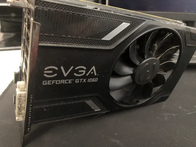 GTX 1060 6gb pra sair rápido pois tá parada