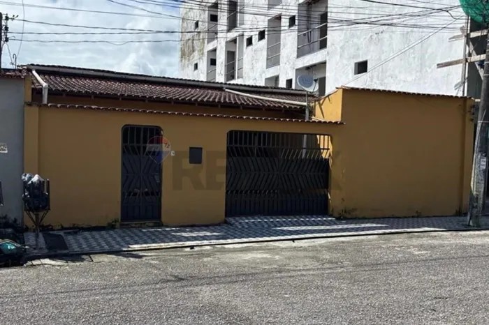 Casa ampla com 4 quartos (sendo 1 suíte) - Conjunto Marex