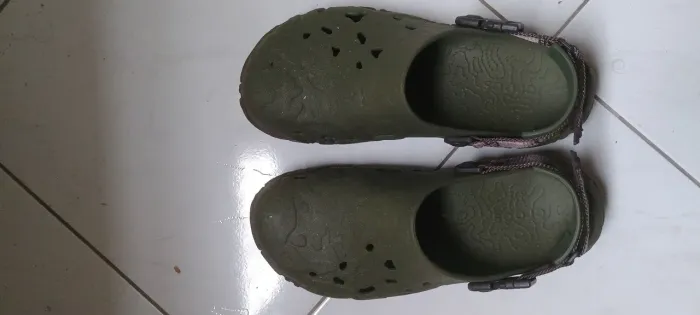 Crocs 44