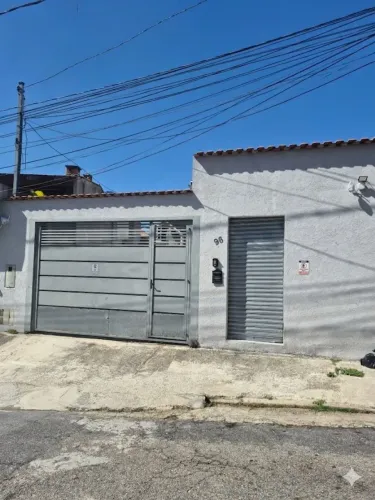 Terreno com galpão e cômodos 