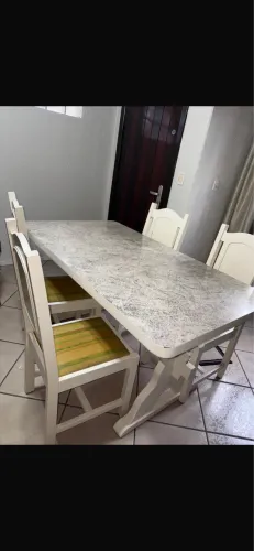 Mesa e 4 cadeiras