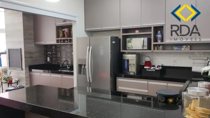 Magnífica Casa de 3 Quartos e 3 Suítes no Jardim Bréscia, Indaiatuba-SP: 137m², 2 Salas e 