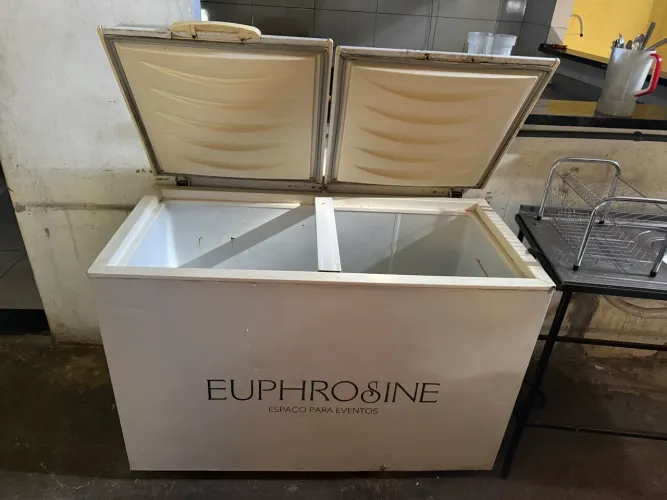 Vendo freezer horizontal 2 portas