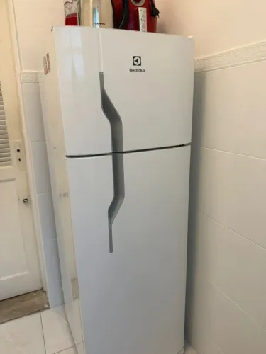 Geladeira Electrolux Cycle Defrost 260L Super Freezer Duplex Branca (DC35A) - usada