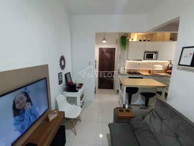 Apartamento : / Residencial / Catete