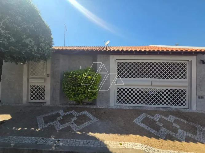 Casa com 3 quartos (1 suíte), piscina e 2 vagas à venda no Jardim Flamingo  Marília/SP