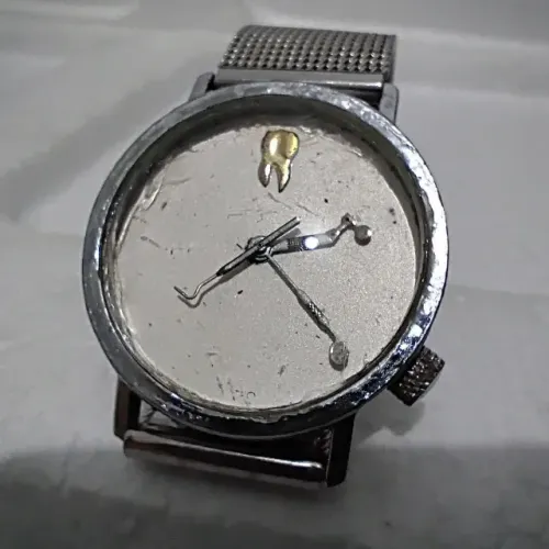 Relógio Made In France da J.C Marechal Designer - Tema: Odonto França. (Parado)!