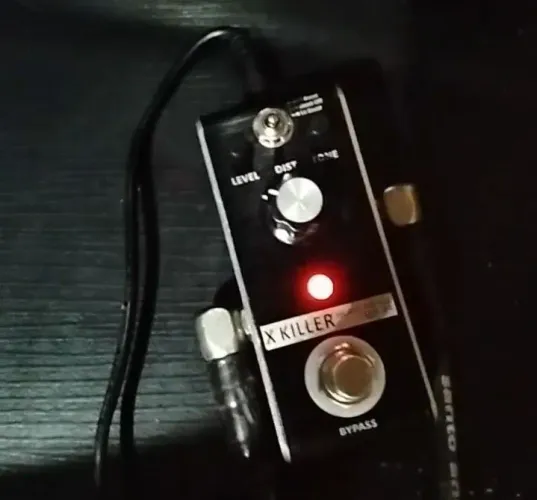 Pedal de guitarra distorção