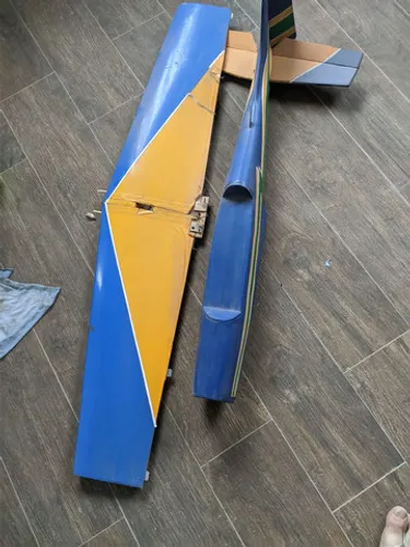 Aeromodelo tucano