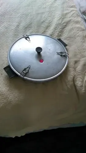 Frigideira com tampa