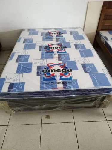 Cama box casal D-20 12cm: base e colchão.
