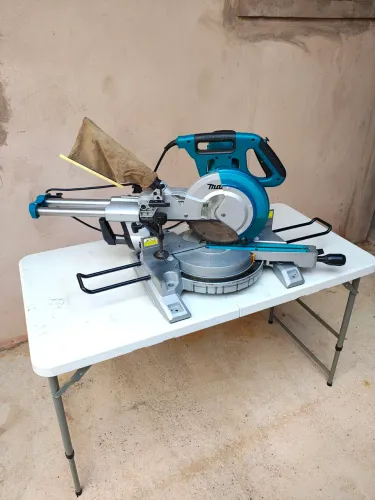 Meia esquadria telescópica Makita. (Abaixei!!!!!)