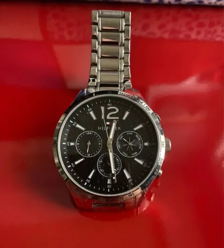 relógio tommy hilfiger em aço com visor preto 46mm seminovo