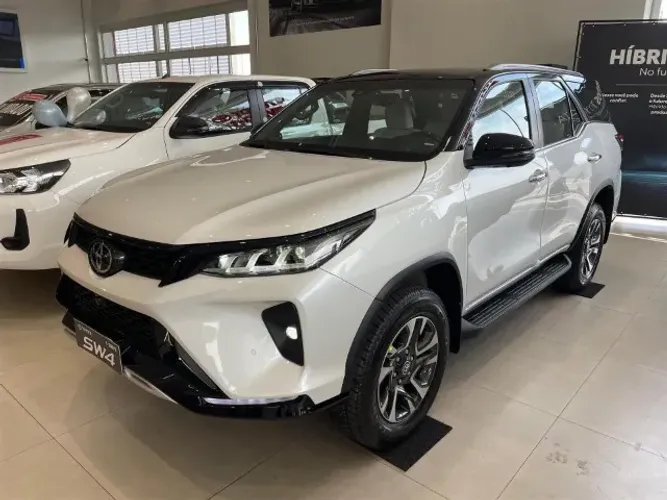 Toyota Hilux SW4 Diamond 2.8 TB 4X4 Die. Aut. 2025