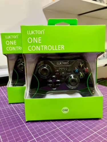 CONTROLE COM FIO COMPATÍVEL XBOX ONE, SERIES E PC - LUKTON