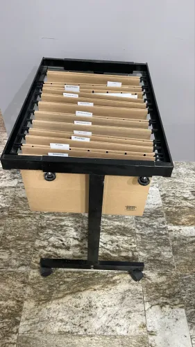 Vendo carrinho de metal para pastas suspensas preto