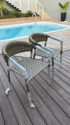 Poltronas modernas em alumínio com tricô nautico de enchimento. 690 cada  