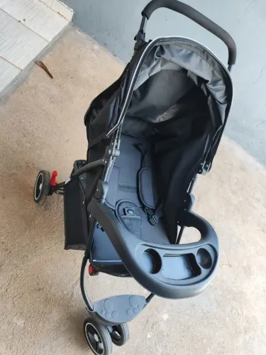 Carrinho de Bebê compacto e Prático