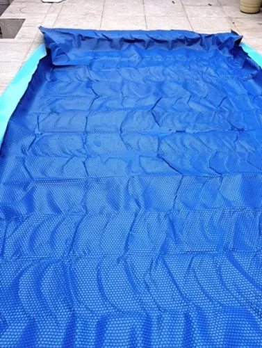 Capa térmica para piscina azul