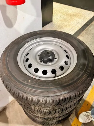 Jogo de Pneus com Rodas aro 17