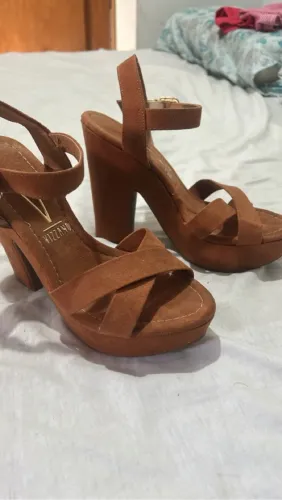 Sandálias Vizzano Marrons - Elegância e Conforto