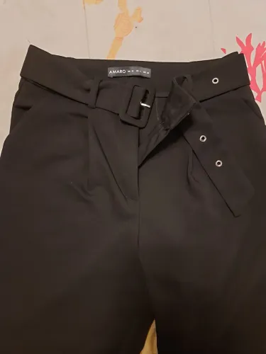 Calça AMARO (Zara) preta com cinto T.38 nova