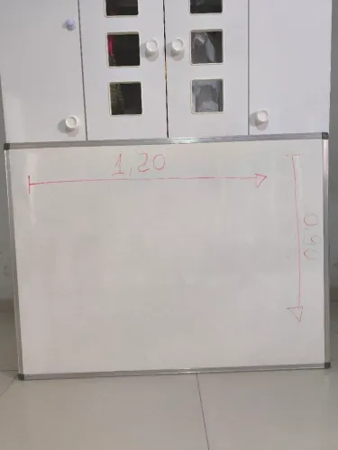 Quadro branco com medidas de 1,20x0,90cm