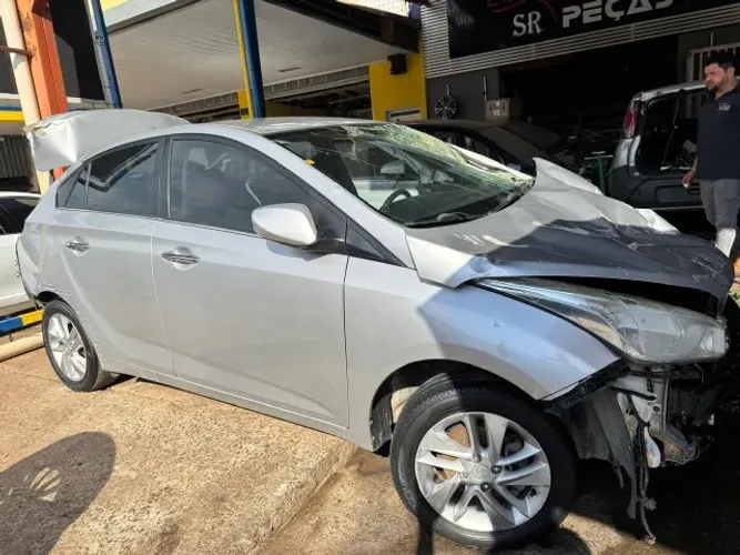 Desmontando Hyundai HB20S! SR Peças usadas!