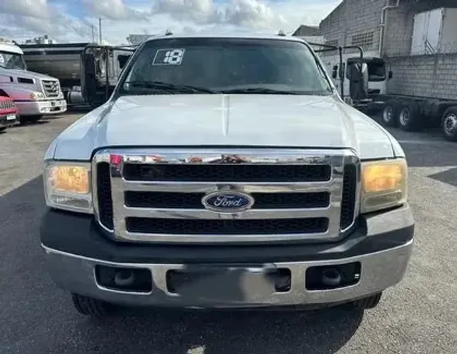 F4000 2019 4x4 2P Carroceria . 