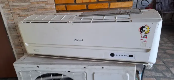 Ar-condicionado 18 mil Btus ótimo estado funcionando bem.