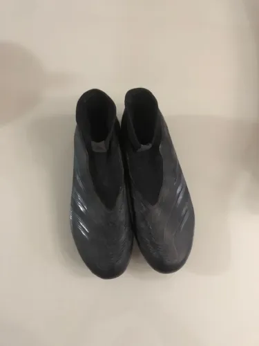 Chuteira adidas predator, semi nova