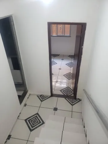 Apartamento com piso diferenciado e ótima iluminação