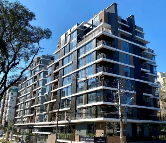COBERTURA EXCLUSIVA COM 4 SUÍTES E 4 VAGAS EM 357.99m² PRIVATIVOS!