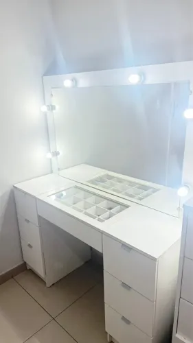 Penteadeira França Camarim com Espelho Branco Já com lâmpadas - Em ótimo estado - Retirar