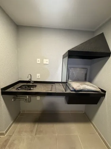 Bancada de granito São Gabriel com pia e espaço gourmet - excelente estado