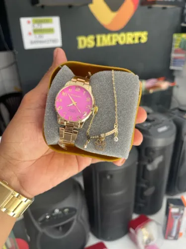 Conjunto Relógio e Colar Feminino Dourado com Detalhes presente dia dos namorados