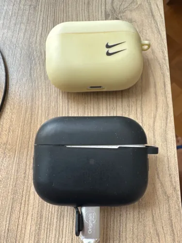  fones de ouvido sem fio com capinhas inclusas