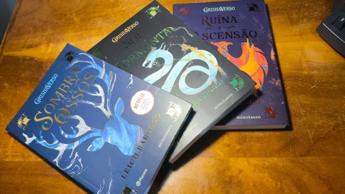 Trilogia Sombra e Ossos - Leigh Bardugo (3 livros) - Excelente Estado