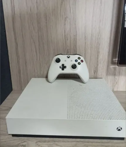 Xbox One S All digital c/ Caixa original excelente estado de conservação 