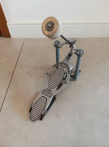 ## RARIDADE TOTAL!! Pedal de bumbo para bateria Ludwig Speed King, original, novíssimo!!