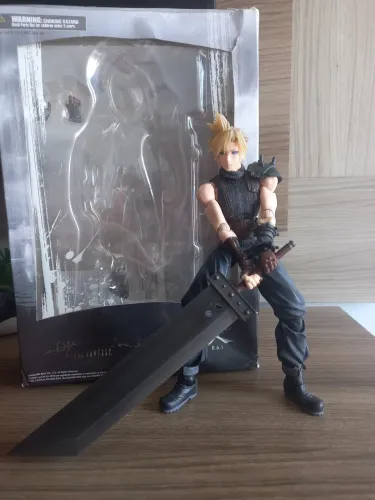 Cloud strife play arts kai raro