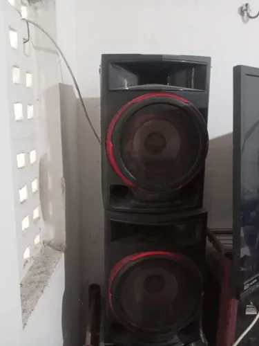 um pá de caixa de som da Sony 