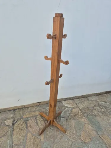Mancebo de madeira maciça