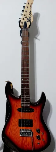 Vendo guitarra Biscayne Flyer LTD Miami Series (raridade)