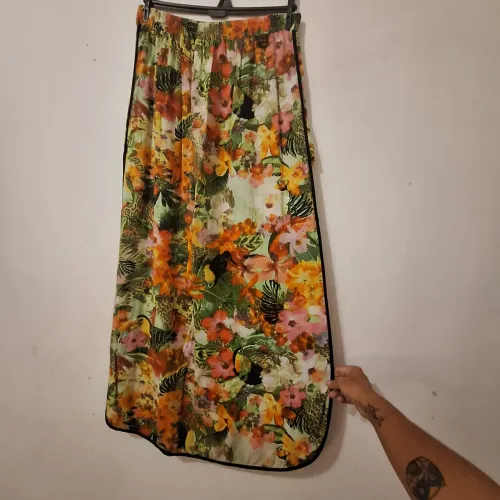 Saia longa M veste 40/42. Linda!